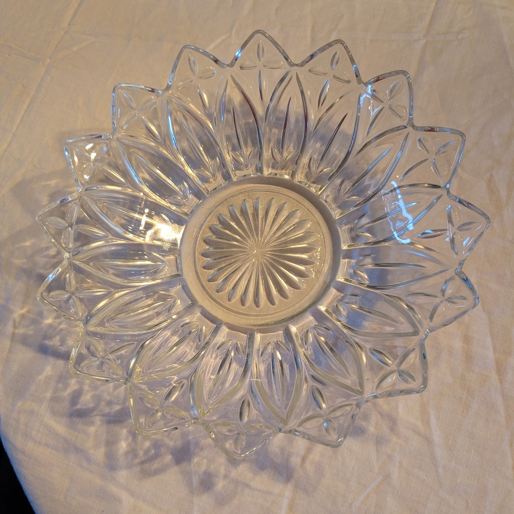 2/30$ Flower Vintage Clear Glass Serving Bowl